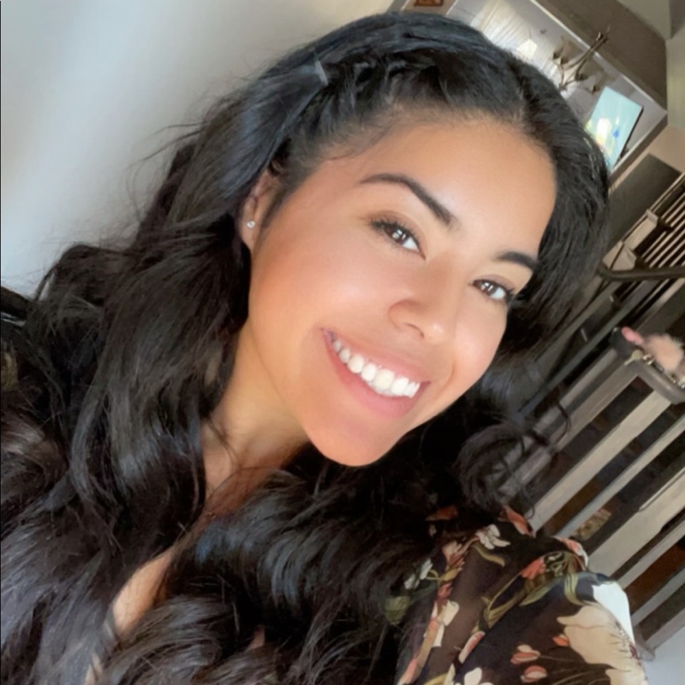 Meet your Posher, Gabriela